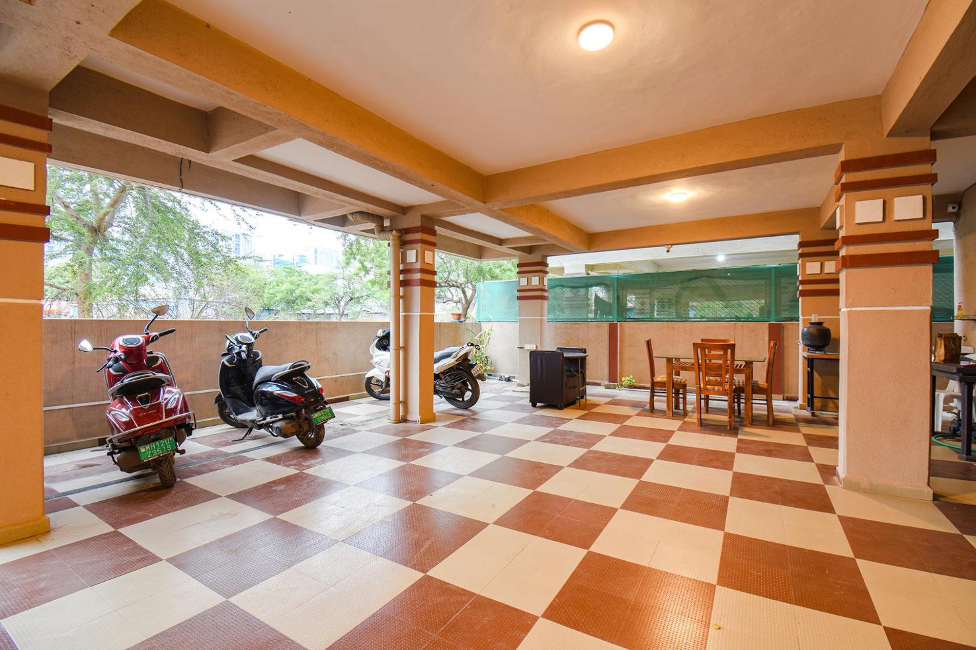 Fabexpress 4 Star Executive - Nr World Trade Center Hotel Pune